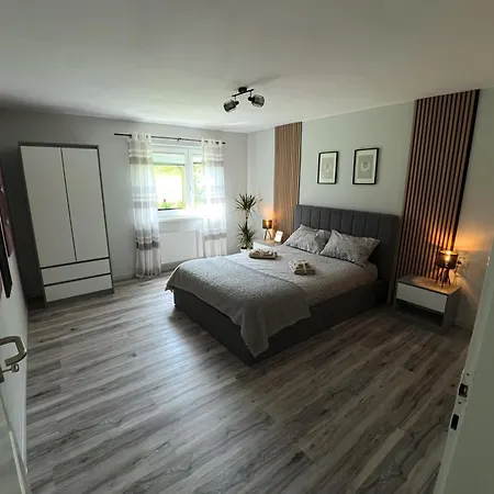 Slivnisko Jezero Hisa Veliki Rakitovec