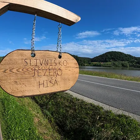 Slivnisko Jezero Hisa Veliki Rakitovec