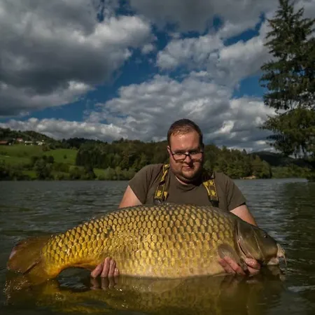 Slivnisko Jezero Hisa Vakantiehuis *