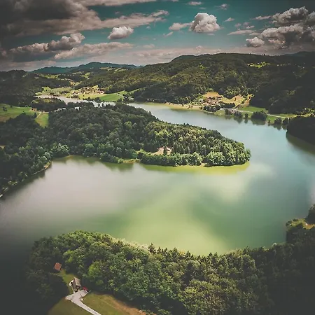 Slivnisko Jezero Hisa Veliki Rakitovec