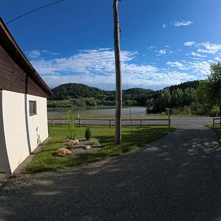 Slivnisko Jezero Hisa Veliki Rakitovec