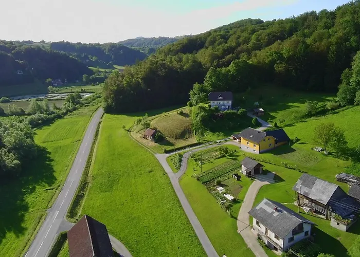 Casa de Férias Slivnisko Jezero Hisa