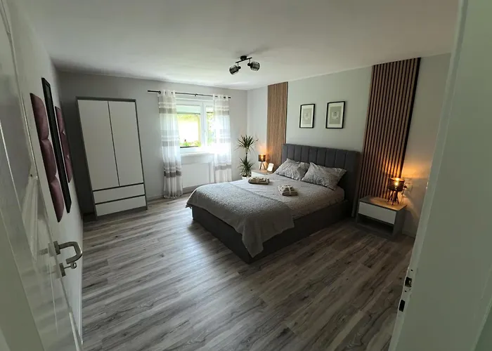 Slivnisko Jezero Hisa Veliki Rakitovec