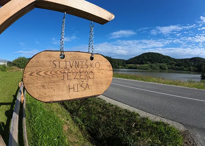 Slivnisko Jezero Hisa Veliki Rakitovec