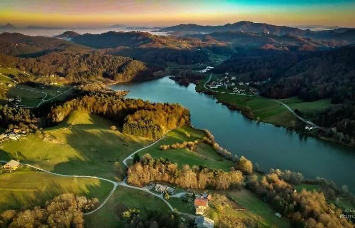 Slivnisko Jezero Hisa