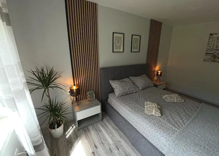 Slivnisko Jezero Hisa Veliki Rakitovec