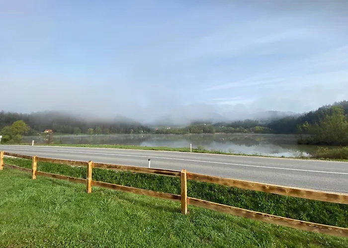 Slivnisko Jezero Hisa * Veliki Rakitovec